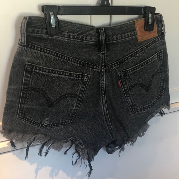 Women’s Levi’s 501 Black Jean Shorts - Picture 2 of 5